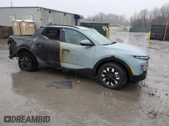 2025 Hyundai Santa Cruz SEL with VIN 5NTJBDDE6SH134174, listed as a Copart auction lot 46876705 with Not provided miles and Salvage title. Bid and sale history available at DreamBid. Image 4.