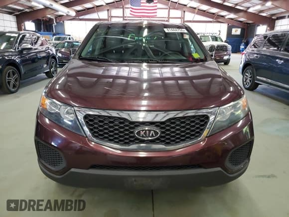 ✅ 2013 Kia Sorento LX • VIN: 5XYKTCA60DG323789 • Lot: 81444755. Wystawiony na Copart z przebiegiem 210 233 mil. Bezpłatny archiwum sprzedaży aukcyjnych z USA i szczegółowy raport historii pojazdu na DreamBid. Zdjęcie 5.