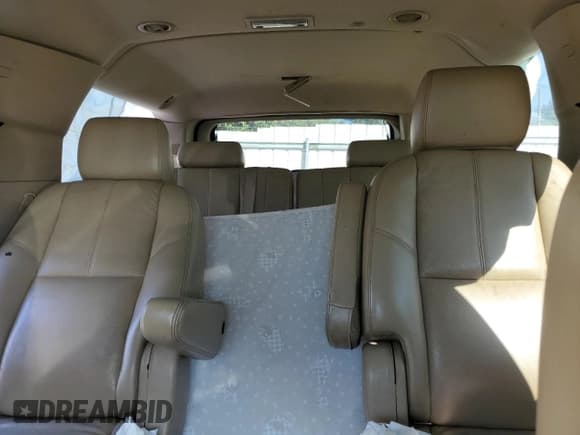 ✅ 2011 Chevrolet Suburban LT • VIN: 1GNSKJE39BR132837 • Lot: 86316825. Listed on Copart with 267,881 mi. Free auction sales archive from the USA and detailed vehicle history report at DreamBid. Image 10.