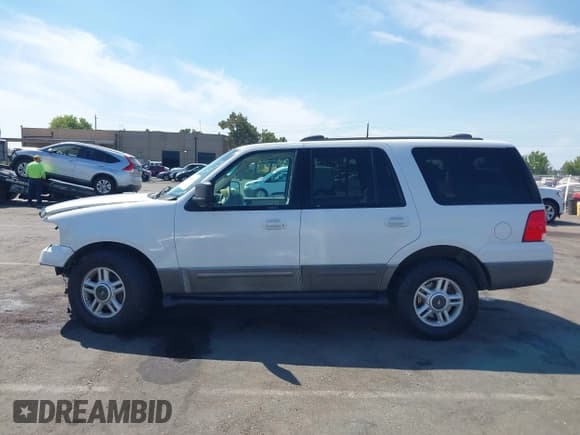 ✅ 2003 Ford Expedition Special Service • VIN: 1FMEU15W13LA53382 • Lot: 43051488. Wystawiony na IAAI z przebiegiem 277 122 mil. Bezpłatny archiwum sprzedaży aukcyjnych z USA i szczegółowy raport historii pojazdu na DreamBid. Zdjęcie 14.