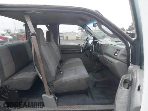 ✅ 2003 Ford F-250 XL • VIN: 1FTNX21S43EA66779 • Lot: 43858645. Listed on IAAI with 275,541 mi. Free auction sales archive from the USA and detailed vehicle history report at DreamBid. Image 5.