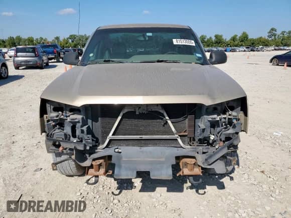 2004 Chevrolet Silverado 1500 Work Truck z VIN 1GCEC14X54Z118864, wystawiony jako Copart lot #81513555 z przebiegiem 186 665 mil mil oraz Szkoda całkowita • Salvage title. Historia ofert i sprzedaży dostępna na DreamBid. Obrazek 5.