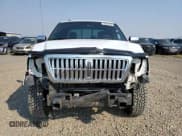 ✅ 2007 Lincoln Mark LT • VIN: 5LTPW18577FJ11300 • Lot: 70647344. Wystawiony na Copart z przebiegiem 128 756 mil. Bezpłatny archiwum sprzedaży aukcyjnych z USA i szczegółowy raport historii pojazdu na DreamBid. Zdjęcie 5.