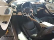 ✅ 2023 McLaren GT • VIN: SBM22GCAXPW002692 • Lot: 41496504. Wystawiony na Copart z przebiegiem Nie podano. Bezpłatny archiwum sprzedaży aukcyjnych z USA i szczegółowy raport historii pojazdu na DreamBid. Zdjęcie 8.