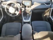 ✅ 2019 Toyota RAV4 LE • VIN: 2T3F1RFVXKW070442 • Лот: 90339855. Опубликован ранее на Copart с пробегом 97 085 миль. Бесплатный доступ к архиву аукционных продаж из США и подробный отчёт об истории автомобиля на DreamBid. Изображение 8.