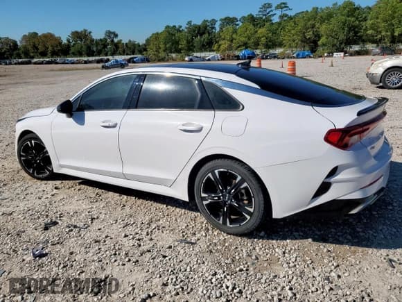 ✅ 2022 Kia K5 GT-Line • VIN: 5XXG64J2XNG140017 • Lot: 90705285. Wystawiony na Copart z przebiegiem 64 612 mil. Bezpłatny archiwum sprzedaży aukcyjnych z USA i szczegółowy raport historii pojazdu na DreamBid. Zdjęcie 2.