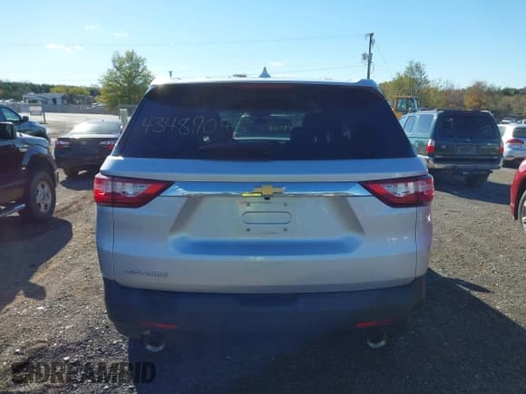 ✅ 2018 Chevrolet Traverse LS • VIN: 1GNERFKW4JJ261313 • Lot: 43489045. Wystawiony na IAAI z przebiegiem 65 355 mil. Bezpłatny archiwum sprzedaży aukcyjnych z USA i szczegółowy raport historii pojazdu na DreamBid. Zdjęcie 16.