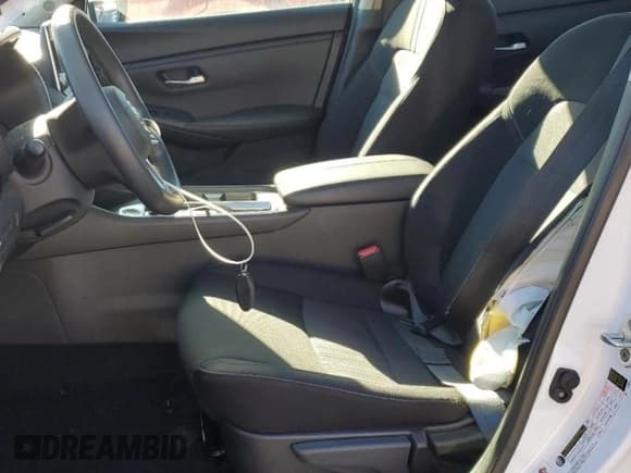 ✅ 2023 Nissan Sentra SV • VIN: 3N1AB8CV7PY270706 • Лот: 91469545. Опубликован ранее на Copart с пробегом 33 713 миль. Бесплатный доступ к архиву аукционных продаж из США и подробный отчёт об истории автомобиля на DreamBid. Изображение 7.