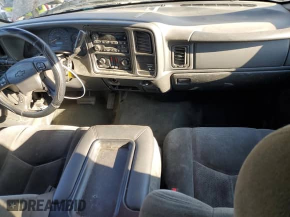 2004 Chevrolet Silverado 1500 LS с VIN 2GCEC19V441303763, выставлен на аукционе Copart как лот 72270134 с пробегом 180 101 миль миль и Списание • Salvage title. История ставок и продаж доступна на DreamBid. Изображение 8.