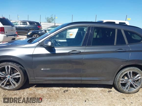 ✅ 2018 BMW X1 sDrive28i • VIN: WBXHU7C33J5H38892 • Лот: 43510586. Опубликован ранее на IAAI с пробегом 186 277 миль. Бесплатный доступ к архиву аукционных продаж из США и подробный отчёт об истории автомобиля на DreamBid. Изображение 14.