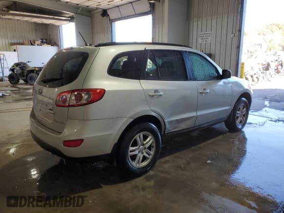 ✅ 2011 Hyundai Santa Fe GLS • VIN: 5XYZG3AB0BG025899 • Lot: 74798604. Listed on Copart with 121,347 mi. Free auction sales archive from the USA and detailed vehicle history report at DreamBid. Image 3.