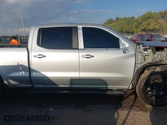 ✅ 2021 Chevrolet Silverado 1500 RST • VIN: 3GCUYEELXMG107259 • Lot: 43344000. Wystawiony na IAAI z przebiegiem 43 502 mil. Bezpłatny archiwum sprzedaży aukcyjnych z USA i szczegółowy raport historii pojazdu na DreamBid. Zdjęcie 14.