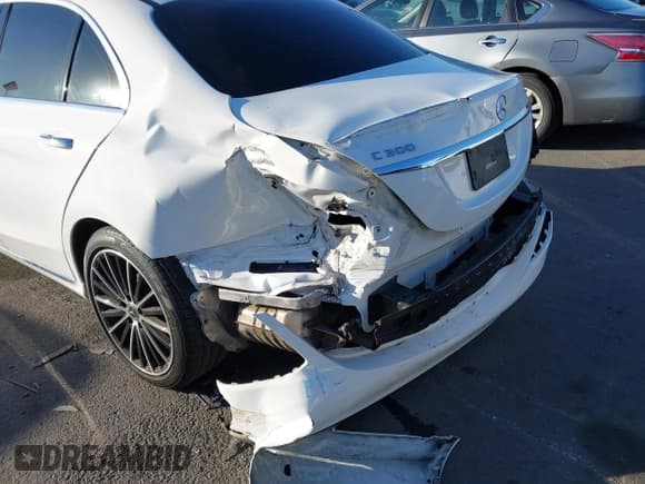 ✅ 2020 Mercedes-Benz C 300 • VIN: WDDWF8DB0LR550520 • Лот: 41337632. Опубликован ранее на IAAI с пробегом 65 908 миль. Бесплатный доступ к архиву аукционных продаж из США и подробный отчёт об истории автомобиля на DreamBid. Изображение 6.