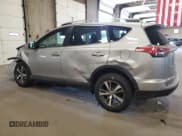✅ 2018 Toyota RAV4 XLE • VIN: 2T3RFREV7JW810110 • Лот: 68508295. Опубликован ранее на Copart с пробегом 135 881 миль. Бесплатный доступ к архиву аукционных продаж из США и подробный отчёт об истории автомобиля на DreamBid. Изображение 2.