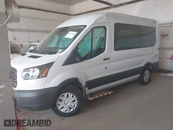 ✅ 2018 Ford Transit XL • VIN: 1FMZK1CM7JKA81747 • Lot: 42143608. Wystawiony na IAAI z przebiegiem 20 981 mil. Bezpłatny archiwum sprzedaży aukcyjnych z USA i szczegółowy raport historii pojazdu na DreamBid. Zdjęcie 2.