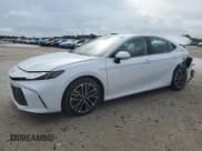 ✅ 2025 Toyota Camry XLE • VIN: 4T1DAACK4SU505693 • Lot: 82363025. Wystawiony na Copart z przebiegiem 20 032 mil. Bezpłatny archiwum sprzedaży aukcyjnych z USA i szczegółowy raport historii pojazdu na DreamBid. Zdjęcie 1.