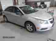 2011 Chevrolet Cruze 1LT z VIN 1G1PF5S90B7253280, wystawiony jako IAAI lot #43623135 z przebiegiem 181 798 mil mil oraz . Historia ofert i sprzedaży dostępna na DreamBid. Obrazek 1.