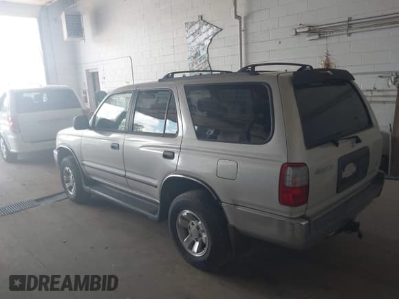 ✅ 1999 Toyota 4Runner • VIN: JT3GM84R7X0050368 • Lot: 43056613. Listed on IAAI with 235,361 mi. Free auction sales archive from the USA and detailed vehicle history report at DreamBid. Image 3.
