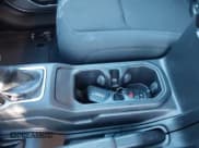 ✅ 2021 Jeep Gladiator Sport S • VIN: 1C6HJTAG3ML524414 • Lot: 43649622. Wystawiony na IAAI z przebiegiem 46 429 mil. Bezpłatny archiwum sprzedaży aukcyjnych z USA i szczegółowy raport historii pojazdu na DreamBid. Zdjęcie 11.