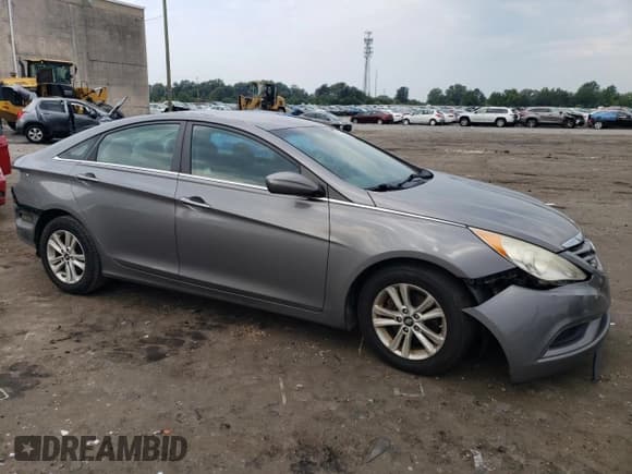 ✅ 2013 Hyundai Sonata GLS • VIN: 5NPEB4AC0DH647216 • Lot: 69199054. Listed on Copart with 172,016 mi. Free auction sales archive from the USA and detailed vehicle history report at DreamBid. Image 4.