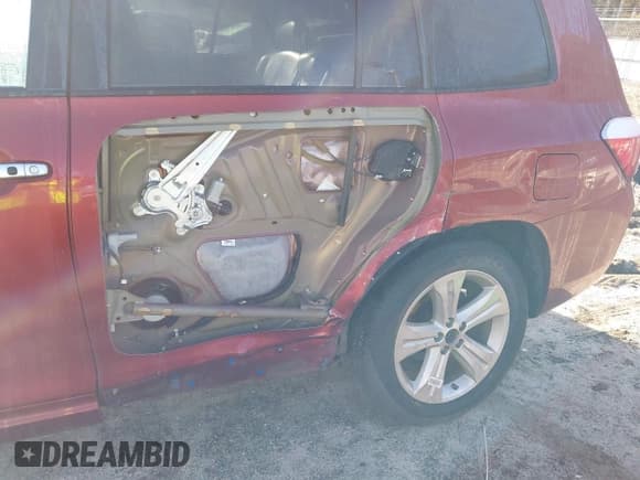 ✅ 2010 Toyota Highlander Limited • VIN: 5TDDK3EH3AS037585 • Lot: 43626495. Listed on IAAI with 230,000 mi. Free auction sales archive from the USA and detailed vehicle history report at DreamBid. Image 6.