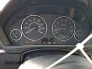 ✅ 2015 BMW 3 Series 328i • VIN: WBA3A5C58FF611007 • Lot: 94818205. Wystawiony na Copart z przebiegiem 126 046 mil. Bezpłatny archiwum sprzedaży aukcyjnych z USA i szczegółowy raport historii pojazdu na DreamBid. Zdjęcie 9.