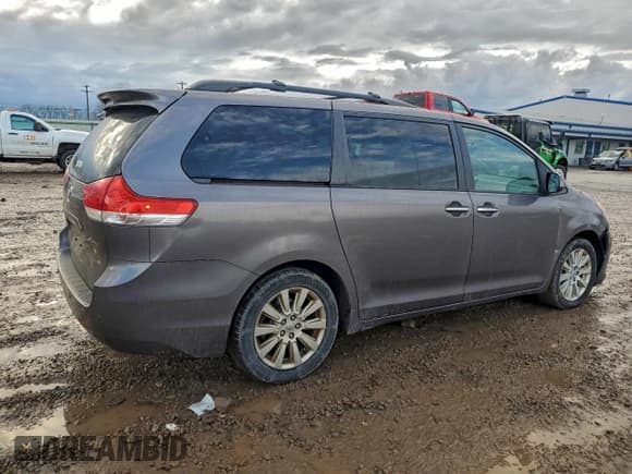 ✅ 2013 Toyota Sienna XLE • VIN: 5TDDK3DC7DS055579 • Лот: 94544765. Опубликован ранее на Copart с пробегом 194 015 миль. Бесплатный доступ к архиву аукционных продаж из США и подробный отчёт об истории автомобиля на DreamBid. Изображение 3.