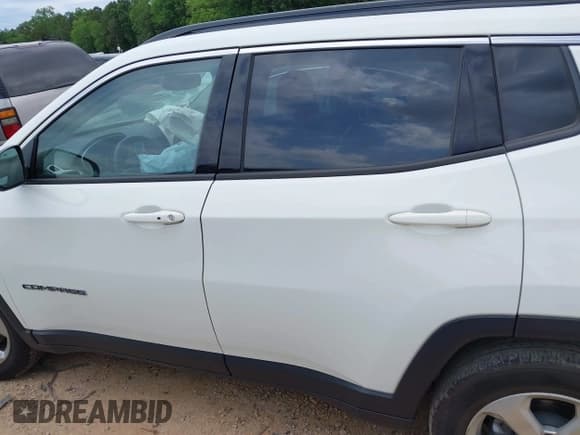 ✅ 2018 Jeep Compass Latitude • VIN: 3C4NJCBB6JT286573 • Lot: 42302783. Wystawiony na IAAI z przebiegiem 30 124 mil. Bezpłatny archiwum sprzedaży aukcyjnych z USA i szczegółowy raport historii pojazdu na DreamBid. Zdjęcie 14.