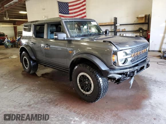 ✅ 2021 Ford Bronco • VIN: 1FMEE5DP2MLB06896 • Lot: 80565015. Wystawiony na Copart z przebiegiem 82 571 mil. Bezpłatny archiwum sprzedaży aukcyjnych z USA i szczegółowy raport historii pojazdu na DreamBid. Zdjęcie 4.