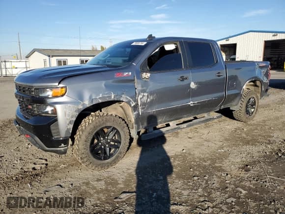 ✅ 2021 Chevrolet Silverado 1500 Custom Trail Boss • VIN: 1GCPYCEF3MZ245625 • Lot: 79686794. Wystawiony na Copart z przebiegiem 51 390 mil. Bezpłatny archiwum sprzedaży aukcyjnych z USA i szczegółowy raport historii pojazdu na DreamBid. Zdjęcie 1.