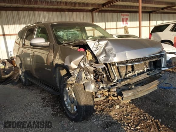 ✅ 2012 Chevrolet Tahoe LS • VIN: 1GNSCAE0XCR287319 • Lot: 43452500. Wystawiony na IAAI z przebiegiem 265 316 mil. Bezpłatny archiwum sprzedaży aukcyjnych z USA i szczegółowy raport historii pojazdu na DreamBid. Zdjęcie 1.