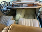 ✅ 1965 Mercedes-Benz 220 • VIN: 11102112057830 • Lot: 86548765. Wystawiony na Copart z przebiegiem 34 605 mil. Bezpłatny archiwum sprzedaży aukcyjnych z USA i szczegółowy raport historii pojazdu na DreamBid. Zdjęcie 9.