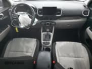 ✅ 2021 Hyundai Venue SEL • VIN: KMHRC8A3XMU120663 • Lot: 83189304. Wystawiony na Copart z przebiegiem 61 606 mil. Bezpłatny archiwum sprzedaży aukcyjnych z USA i szczegółowy raport historii pojazdu na DreamBid. Zdjęcie 8.