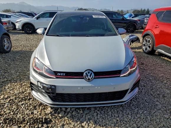 ✅ 2018 Volkswagen Golf GTI S • VIN: 3VW447AU4JM280081 • Лот: 94588725. Опубликован ранее на Copart с пробегом 92 079 миль. Бесплатный доступ к архиву аукционных продаж из США и подробный отчёт об истории автомобиля на DreamBid. Изображение 5.