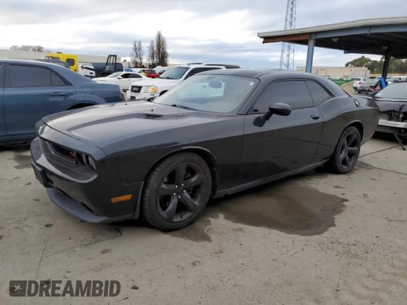 ✅ 2013 Dodge Challenger R/T Plus • VIN: 2C3CDYBT3DH631211 • Lot: 81296963. Wystawiony na Copart z przebiegiem 100 300 mil. Bezpłatny archiwum sprzedaży aukcyjnych z USA i szczegółowy raport historii pojazdu na DreamBid. Zdjęcie 1.