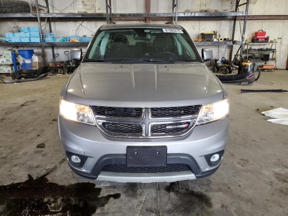 ✅ 2019 Dodge Journey SE • VIN: 3C4PDCBB4KT853011 • Lot: 81365415. Wystawiony na Copart z przebiegiem 88 763 mil. Bezpłatny archiwum sprzedaży aukcyjnych z USA i szczegółowy raport historii pojazdu na DreamBid. Zdjęcie 5.
