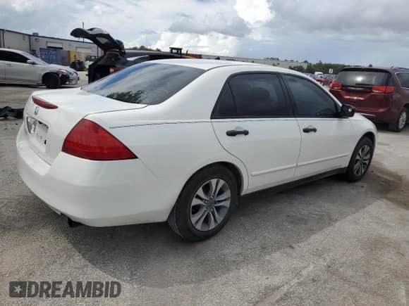 2007 Honda Accord VP with VIN 1HGCM55137A177504, listed as a Copart auction lot 82393495 with 261,201 mi miles and Salvage title. Bid and sale history available at DreamBid. Image 3.