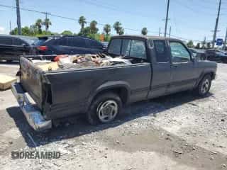 1996 Dodge Dakota z VIN 1B7GL23X6TS508007, wystawiony jako Copart lot #64087425 z przebiegiem 116 318 mil mil oraz Szkoda całkowita • Salvage title. Historia ofert i sprzedaży dostępna na DreamBid. Obrazek 3.