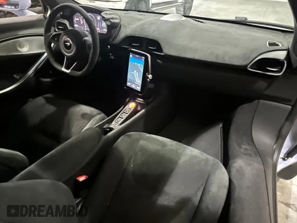 ✅ 2025 McLaren Artura • VIN: SBM16BEA4SW002969 • Лот: 48354735. Опубликован ранее на Copart с пробегом 882 миль. Бесплатный доступ к архиву аукционных продаж из США и подробный отчёт об истории автомобиля на DreamBid. Изображение 8.