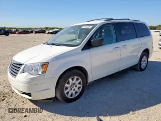✅ 2010 Chrysler Town & Country LX • VIN: 2A4RR4DE1AR166247 • Lot: 92593235. Wystawiony na Copart z przebiegiem 77 267 mil. Bezpłatny archiwum sprzedaży aukcyjnych z USA i szczegółowy raport historii pojazdu na DreamBid. Zdjęcie 1.