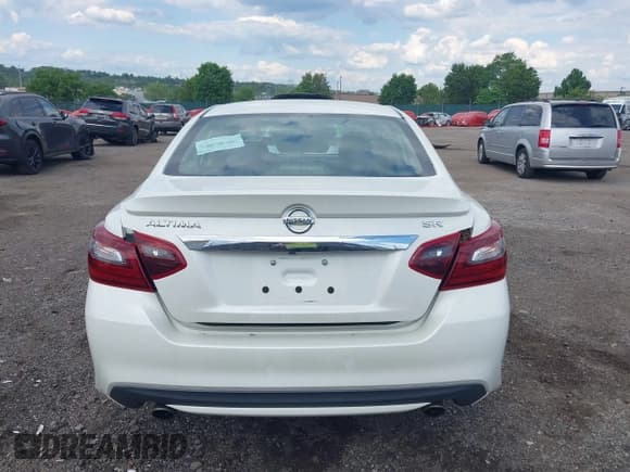 ✅ 2017 Nissan Altima SR • VIN: 1N4AL3AP5HC193030 • Lot: 42230730. Listed on IAAI with 93,001 mi. Free auction sales archive from the USA and detailed vehicle history report at DreamBid. Image 15.
