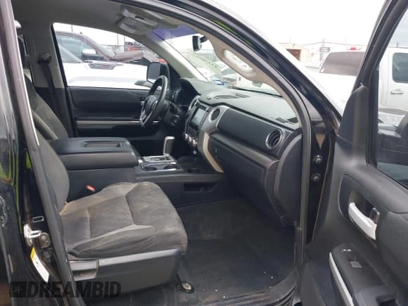 ✅ 2017 Toyota Tundra SR5 • VIN: 5TFDW5F10HX621223 • Lot: 43378082. Listed on IAAI with 180,203 mi. Free auction sales archive from the USA and detailed vehicle history report at DreamBid. Image 5.