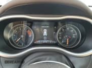 ✅ 2018 Jeep Cherokee Overland • VIN: 1C4PJMJXXJD516231 • Lot: 67133315. Wystawiony na Copart z przebiegiem 30 341 mil. Bezpłatny archiwum sprzedaży aukcyjnych z USA i szczegółowy raport historii pojazdu na DreamBid. Zdjęcie 9.