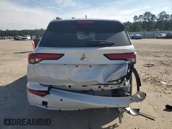 ✅ 2024 Mitsubishi Outlander SE • VIN: JA4J3VA81RZ028390 • Lot: 70462035. Listed on Copart with 17,117 mi. Free auction sales archive from the USA and detailed vehicle history report at DreamBid. Image 6.