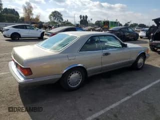 ✅ 1987 Mercedes-Benz 560 560SEC • VIN: WDBCA45D4HA304014 • Lot: 89122905. Wystawiony na Copart z przebiegiem 140 270 mil. Bezpłatny archiwum sprzedaży aukcyjnych z USA i szczegółowy raport historii pojazdu na DreamBid. Zdjęcie 3.