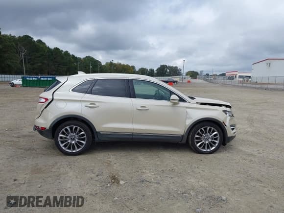 ✅ 2018 Lincoln MKC Reserve • VIN: 5LMCJ3C90JUL01702 • Lot: 43389627. Wystawiony na IAAI z przebiegiem 108 957 mil. Bezpłatny archiwum sprzedaży aukcyjnych z USA i szczegółowy raport historii pojazdu na DreamBid. Zdjęcie 14.
