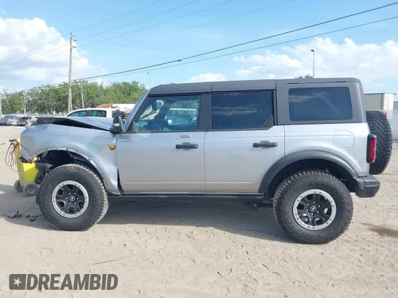 ✅ 2023 Ford Bronco • VIN: 1FMEE5DP1PLB89368 • Lot: 41957069. Wystawiony na IAAI z przebiegiem 14 387 mil. Bezpłatny archiwum sprzedaży aukcyjnych z USA i szczegółowy raport historii pojazdu na DreamBid. Zdjęcie 14.