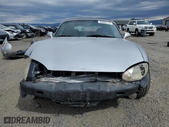 ✅ 2000 Mazda MX-5 Miata • VIN: JM1NB3530Y0141733 • Lot: 68888174. Wystawiony na Copart z przebiegiem 179 792 mil. Bezpłatny archiwum sprzedaży aukcyjnych z USA i szczegółowy raport historii pojazdu na DreamBid. Zdjęcie 5.
