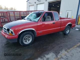 ✅ 1994 Chevrolet S-10 LS • VIN: 1GCCS19Z0RK154191 • Лот: 84420644. Опубликован ранее на Copart с пробегом 200 142 миль. Бесплатный доступ к архиву аукционных продаж из США и подробный отчёт об истории автомобиля на DreamBid. Изображение 1.