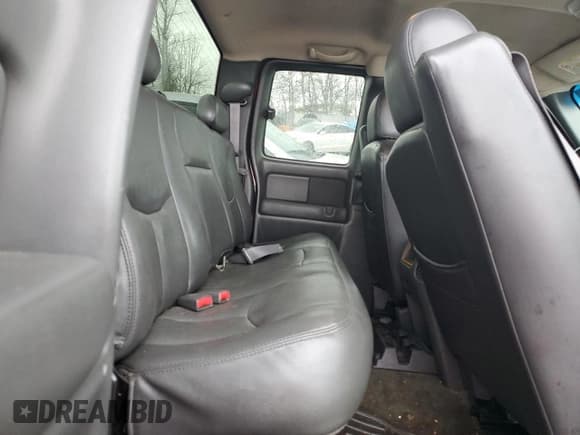 ✅ 2003 Chevrolet Silverado 2500HD LS • VIN: 1GCHK29G63E331956 • Lot: 47403935. Wystawiony na Copart z przebiegiem 207 222 mil. Bezpłatny archiwum sprzedaży aukcyjnych z USA i szczegółowy raport historii pojazdu na DreamBid. Zdjęcie 10.